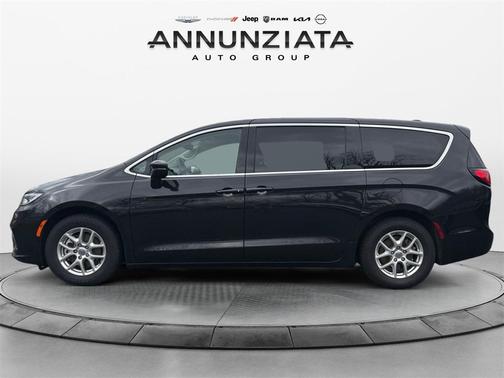 2023 Chrysler Pacifica Touring-L