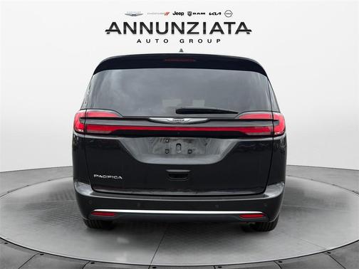2023 Chrysler Pacifica Touring-L