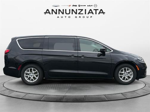 2023 Chrysler Pacifica Touring-L