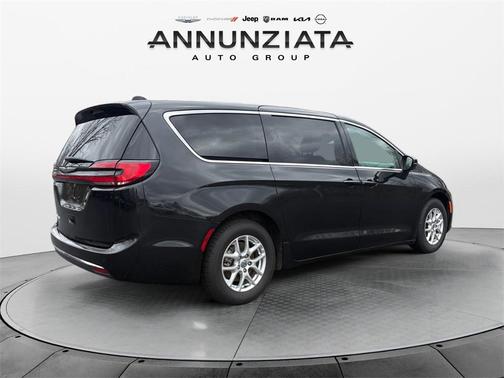 2023 Chrysler Pacifica Touring-L