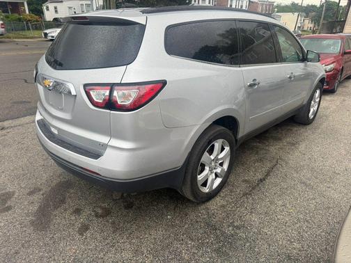 Silver Ice Metallic 2017 Chevrolet Traverse 1LT