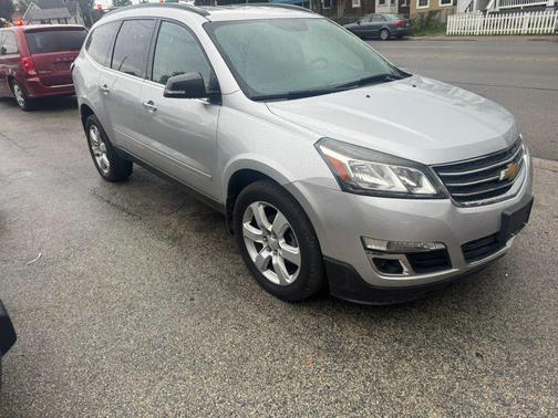 Silver Ice Metallic 2017 Chevrolet Traverse 1LT