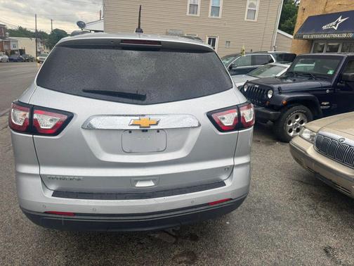Silver Ice Metallic 2017 Chevrolet Traverse 1LT