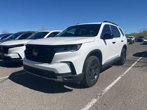 Platinum White Pearl 2025 Honda Pilot TrailSport