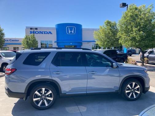 2023 Honda Pilot Touring 8-Passenger