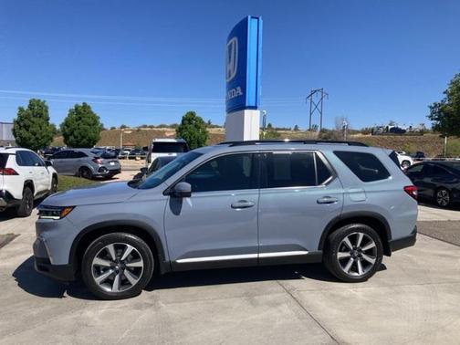 2023 Honda Pilot Touring 8-Passenger