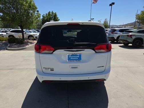 Bright White Clearcoat 2020 Chrysler Pacifica Limited