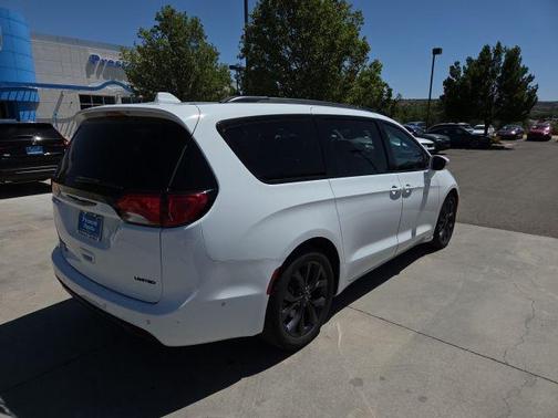 Bright White Clearcoat 2020 Chrysler Pacifica Limited