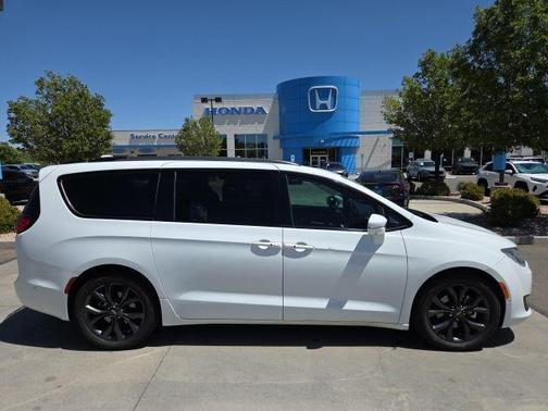 Bright White Clearcoat 2020 Chrysler Pacifica Limited