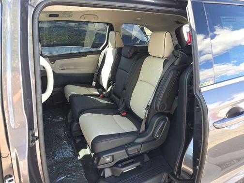 Modern Steel Metallic 2026 Honda Odyssey Elite