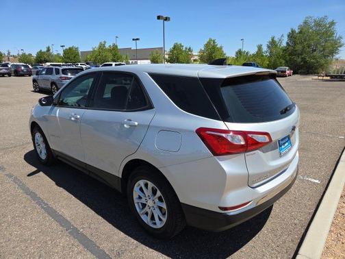 Silver Ice Metallic 2018 Chevrolet Equinox LS