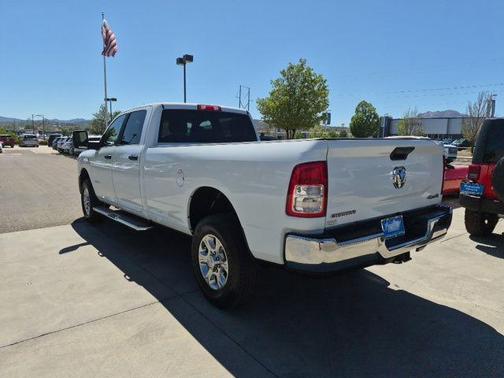 Bright White Clearcoat 2024 RAM 2500 Big Horn Crew Cab 4x4 8' Box