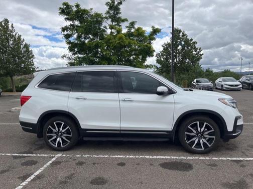 2022 Honda Pilot Touring 8-Passenger