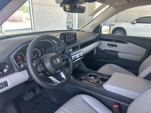 2025 Honda Pilot Touring 8-Passenger