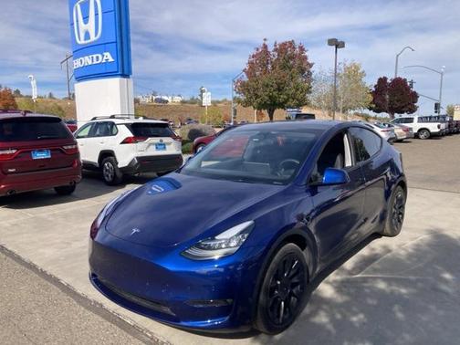 2022 Tesla Model Y Long Range Dual Motor All-Wheel Drive