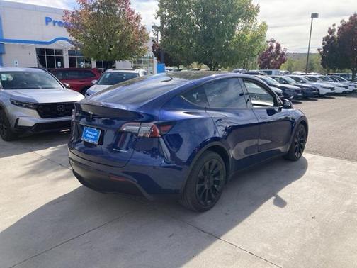 2022 Tesla Model Y Long Range Dual Motor All-Wheel Drive