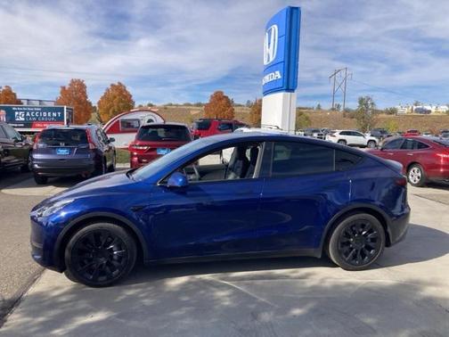 2022 Tesla Model Y Long Range Dual Motor All-Wheel Drive