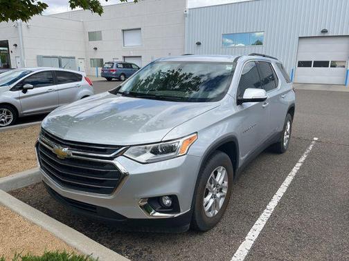 Silver Ice Metallic 2020 Chevrolet Traverse LT Cloth