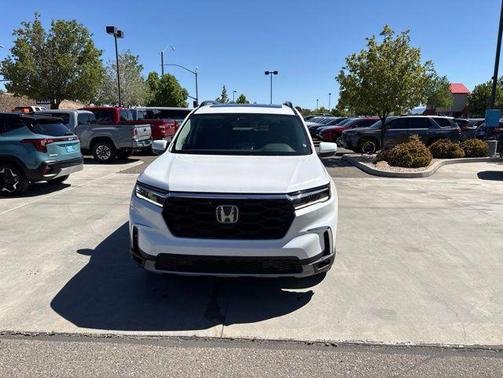 Platinum White Pearl 2023 Honda Pilot Touring 8-Passenger