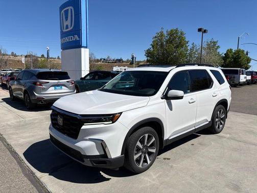 Platinum White Pearl 2023 Honda Pilot Touring 8-Passenger