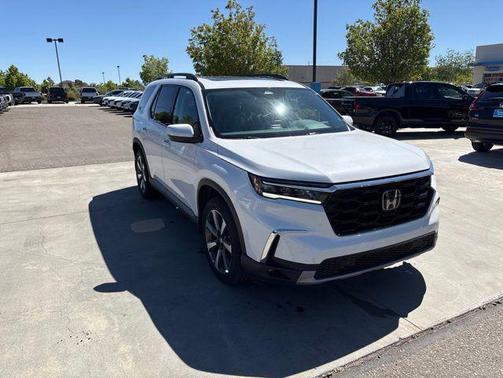 Platinum White Pearl 2023 Honda Pilot Touring 8-Passenger