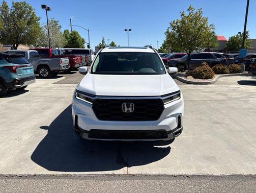 Platinum White Pearl 2023 Honda Pilot Touring 8-Passenger