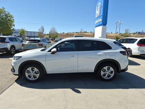 Platinum White Pearl 2024 Honda HR-V LX