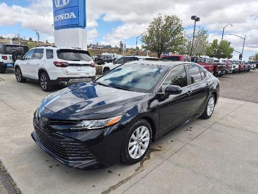 Midnight Black Metallic 2018 Toyota Camry LE