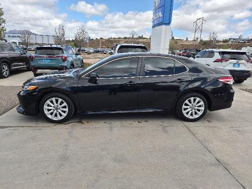 Midnight Black Metallic 2018 Toyota Camry LE