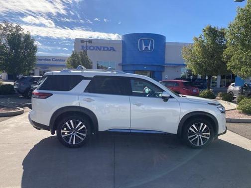 2022 Nissan Pathfinder Platinum 4WD