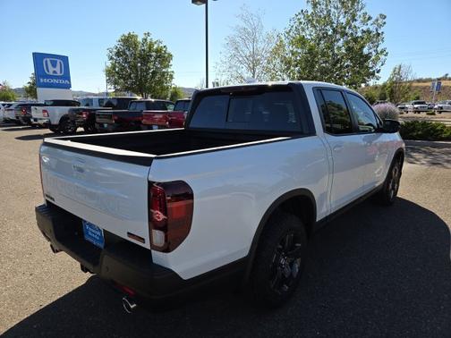 Platinum White Pearl 2026 Honda Ridgeline TrailSport