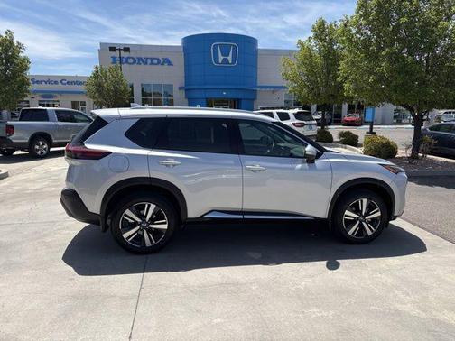 Brilliant Silver Metallic 2021 Nissan Rogue SL