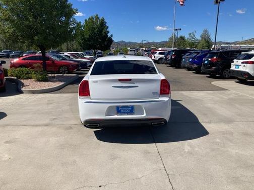 2015 Chrysler 300 Limited