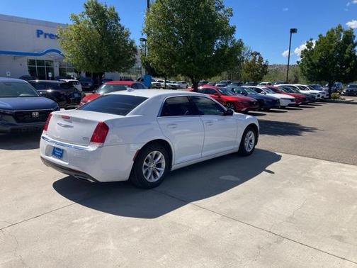 2015 Chrysler 300 Limited