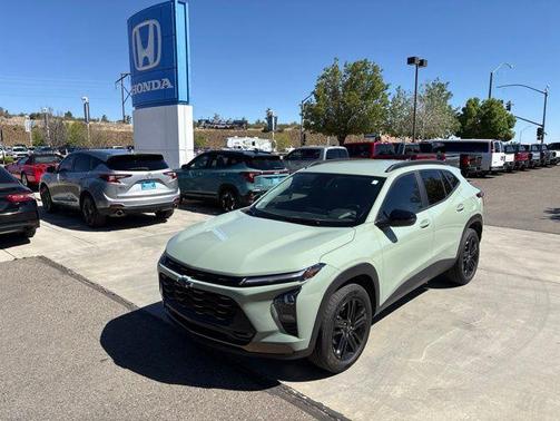Cacti Green 2025 Chevrolet Trax FWD ACTIV