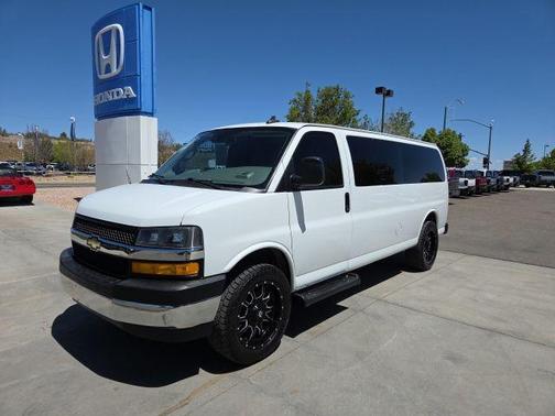 Summit White 2019 Chevrolet Express 3500 LT