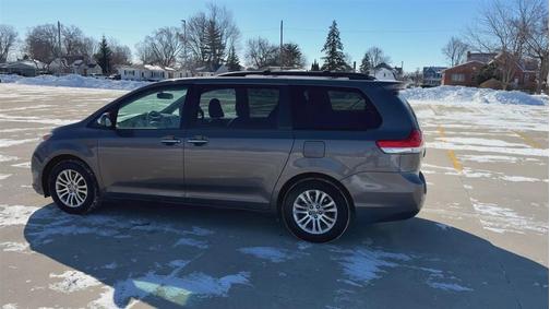 2013 Toyota Sienna XLE