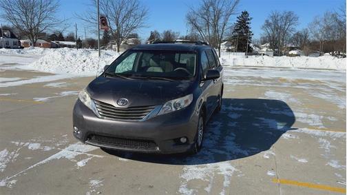 2013 Toyota Sienna XLE