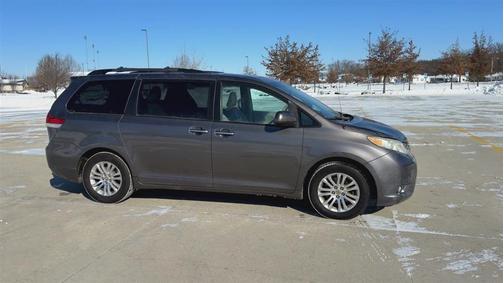 2013 Toyota Sienna XLE