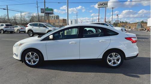 White 2013 Ford Focus SE