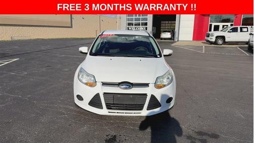 White 2013 Ford Focus SE