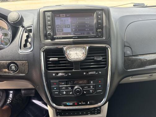 2012 Chrysler Town & Country Touring-L