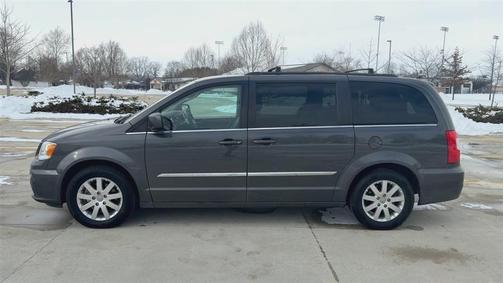 2016 Chrysler Town & Country Touring