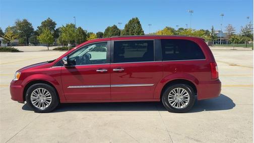 2016 Chrysler Town & Country Touring-L