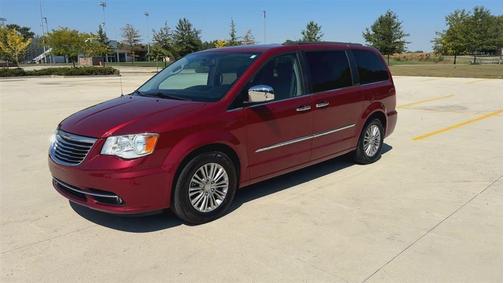 2016 Chrysler Town & Country Touring-L