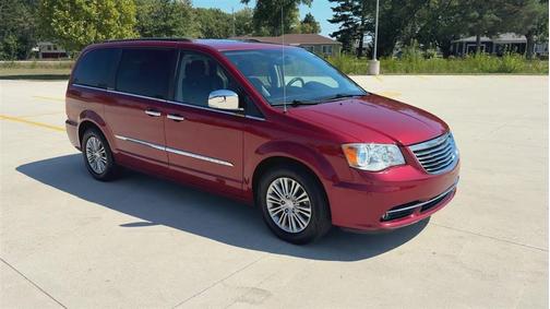 2016 Chrysler Town & Country Touring-L
