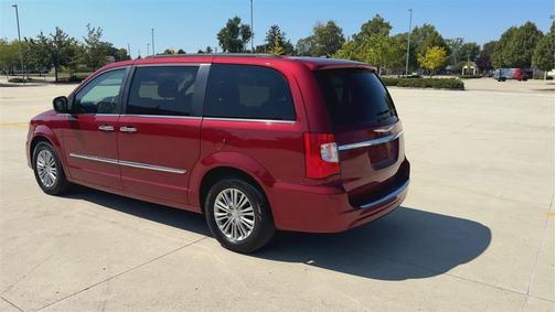 2016 Chrysler Town & Country Touring-L