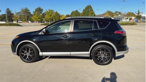 2017 Toyota RAV4 SE