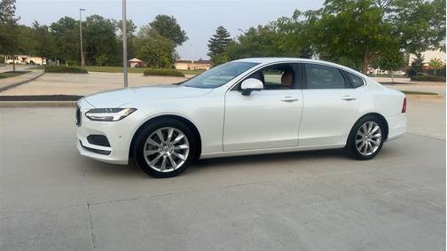 2017 Volvo S90 T6 Momentum