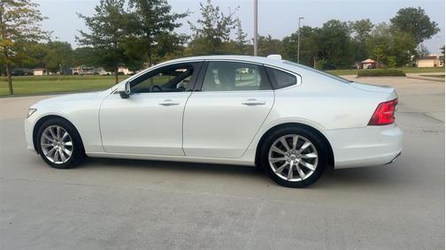 2017 Volvo S90 T6 Momentum